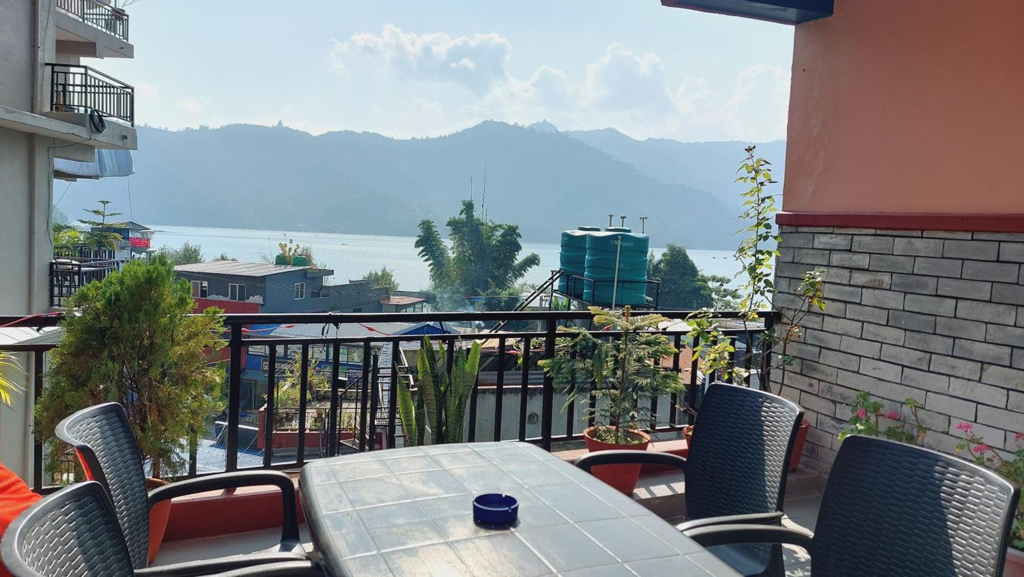 Golden Lake Pokhara Exterior foto